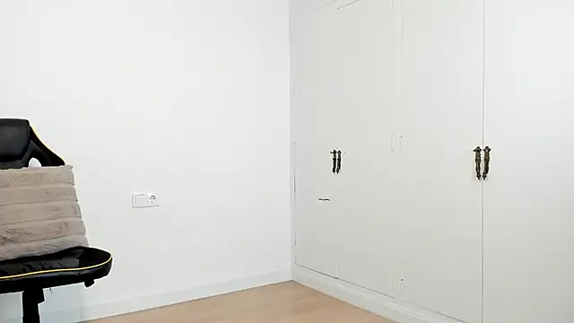 Snapshot of dan01_ chatting on 03-05-25, 12:11 dan01 online show from 03-05-25, 12:11