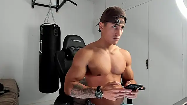 Snapshot of dan01_ chatting on 11-03-25, 02:18 dan01 online show from 11-03-25, 02:18