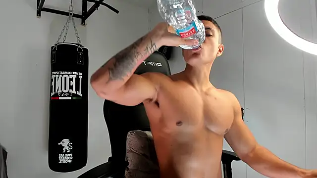 Snapshot of dan01_ chatting on 11-12-25, 01:33 dan01 online show from 11-12-25, 01:33