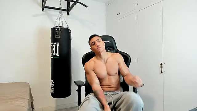 Snapshot of dan01_ chatting on 03-09-26, 12:42 dan01 online show from 03-09-26, 12:42