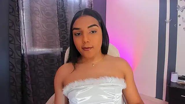 Snapshot of CandyLatinHott chatting on 12-23-24, 05:00 CandyLatinHott online show from 12-23-24, 05:00