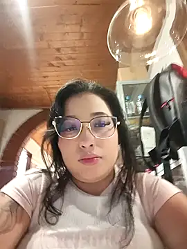 Snapshot of kitty_roouse chatting on 05-01-26, 01:32 kitty roouse online show from 05-01-26, 01:32