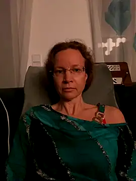 AnnikaRose online show from 11-12-25, 06:47