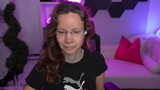 AnnikaRose online show from 02-11-26, 06:40