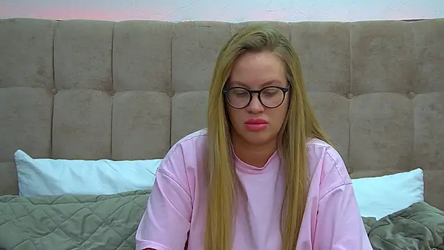 MariaNeumann online show from 01-18-25, 06:43