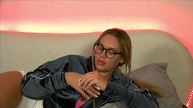 MariaNeumann online show from 01-22-25, 03:40