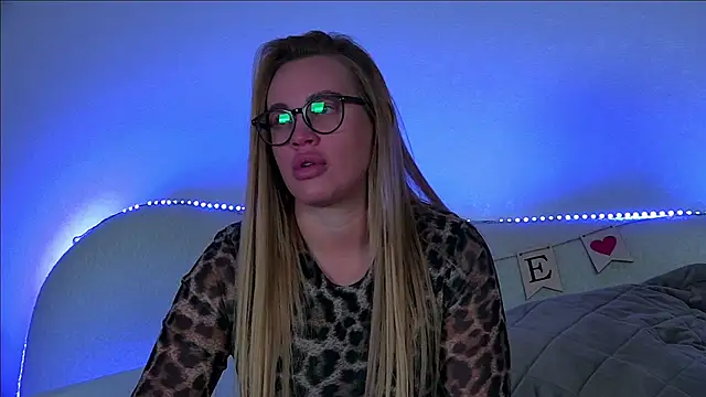 MariaNeumann online show from 02-11-25, 04:24