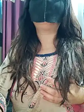 Aishwaryaa 69 online show from 04-26-26, 01:47