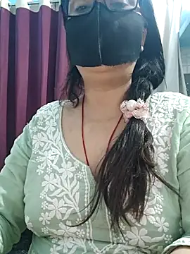 Snapshot of Aishwaryaa_69 chatting on 05-10-26, 02:17 Aishwaryaa 69 online show from 05-10-26, 02:17