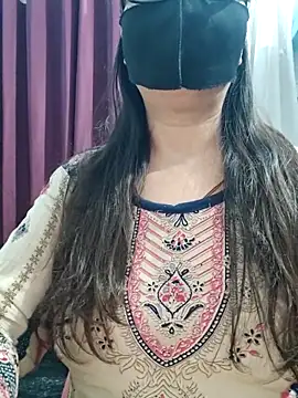 Snapshot of Aishwaryaa_69 chatting on 05-18-26, 02:29 Aishwaryaa 69 online show from 05-18-26, 02:29