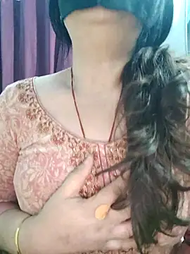 Snapshot of Aishwaryaa_69 chatting on 06-06-26, 01:43 Aishwaryaa 69 online show from 06-06-26, 01:43
