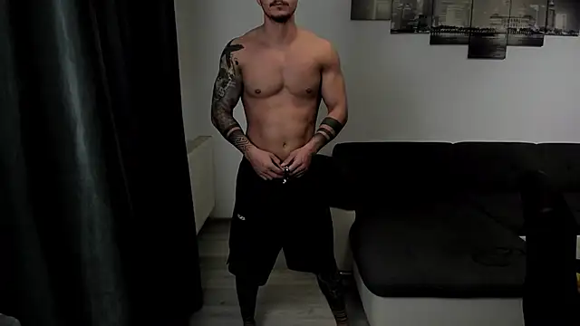 Snapshot of Richarddarell1 chatting on 09-16-25, 04:35 Richarddarell1 online show from 09-16-25, 04:35