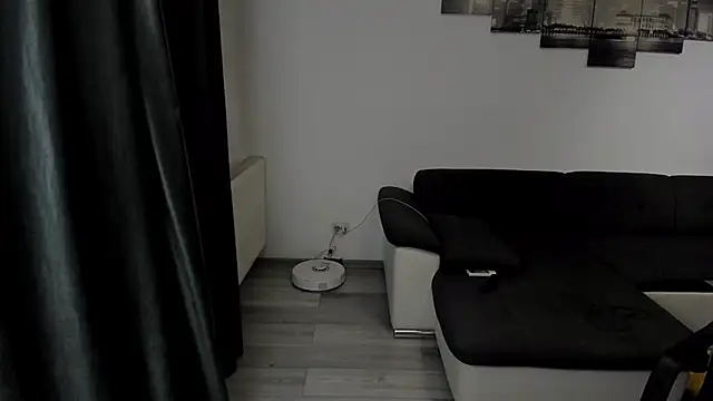 Snapshot of Richarddarell1 chatting on 10-06-25, 04:43 Richarddarell1 online show from 10-06-25, 04:43