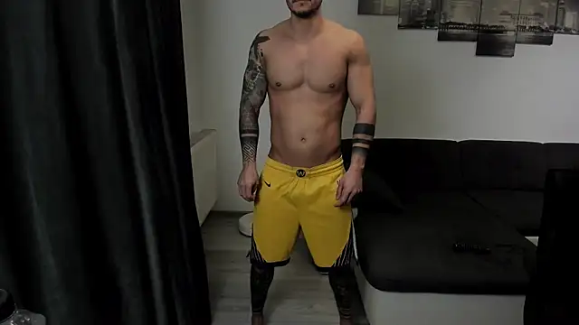 Snapshot of Richarddarell1 chatting on 11-11-25, 05:07 Richarddarell1 online show from 11-11-25, 05:07