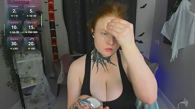 Snapshot of Cassie_xKiss chatting on 10-31-25, 08:32 Cassie xKiss online show from 10-31-25, 08:32