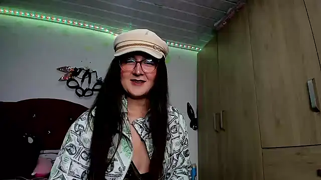 Snapshot of Sweet-Suck69 chatting on 01-01-25, 06:58 Sweet-Suck69 online show from 01-01-25, 06:58