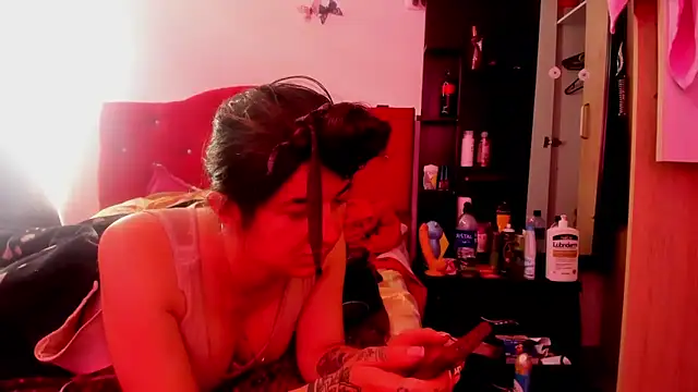 Snapshot of Sweet-Suck69 chatting on 11-18-25, 04:22 Sweet-Suck69 online show from 11-18-25, 04:22