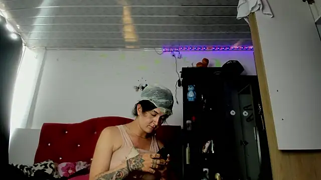 Snapshot of Sweet-Suck69 chatting on 11-27-25, 08:44 Sweet-Suck69 online show from 11-27-25, 08:44