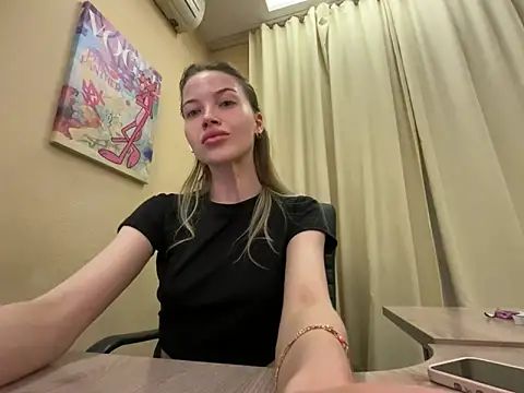EmmyMills online show from 04-01-26, 08:39