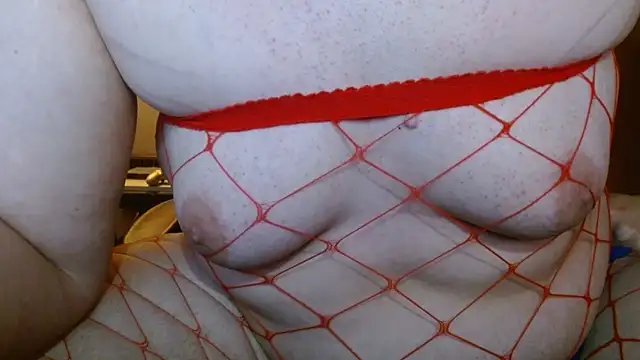 Snapshot of cosmicjones chatting on 12-31-24, 02:47 cosmicjones online show from 12-31-24, 02:47