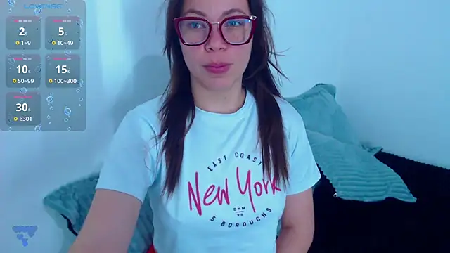 SharonR1 online show from 11-17-25, 07:52