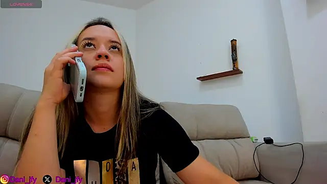 Snapshot of Dani_javi chatting on 11-30-25, 12:36 Dani javi online show from 11-30-25, 12:36