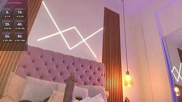 Sophia turneer online show from 09-27-25, 09:20