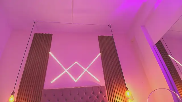 Sophia turneer online show from 10-15-25, 04:34