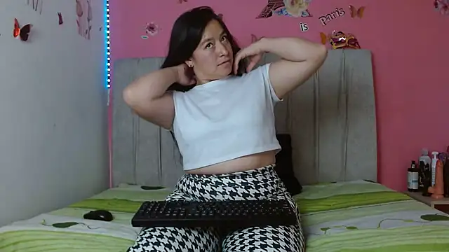 Snapshot of monickhot303av chatting on 02-13-25, 02:56 monickhot303av online show from 02-13-25, 02:56