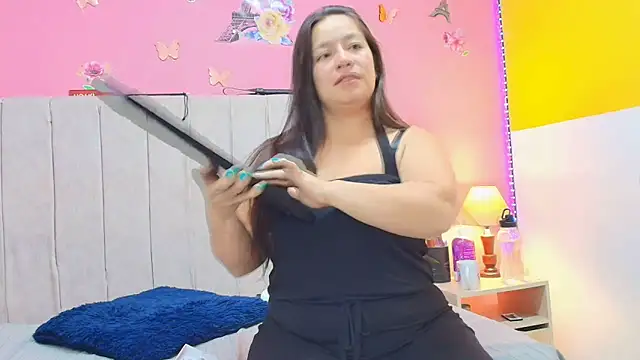 Snapshot of monickhot303av chatting on 03-22-25, 04:56 monickhot303av online show from 03-22-25, 04:56