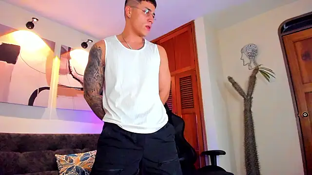 Snapshot of _joansoto chatting on 02-04-26, 12:44 joansoto online show from 02-04-26, 12:44