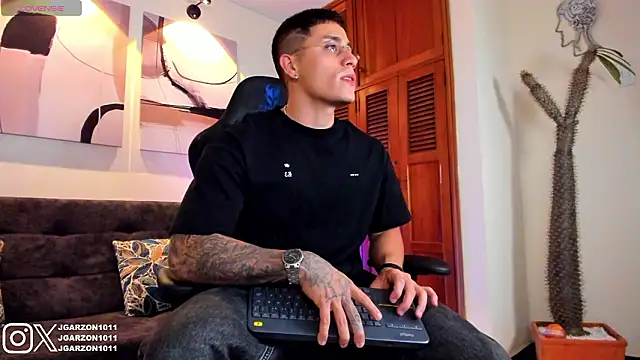 Snapshot of _joansoto chatting on 02-09-26, 12:53 joansoto online show from 02-09-26, 12:53