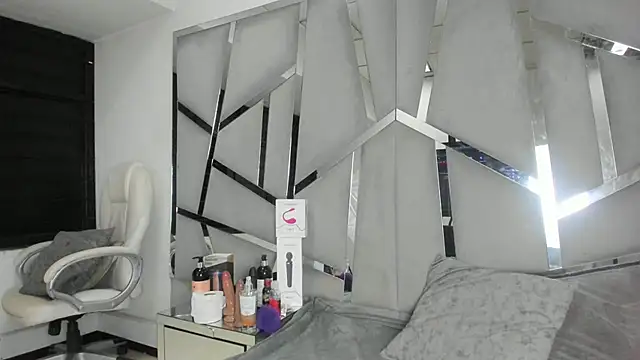 Snapshot of Catherinee69_x chatting on 11-11-25, 03:39 Catherinee69 x online show from 11-11-25, 03:39