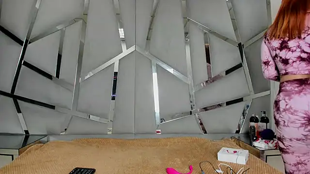 Snapshot of Catherinee69_x chatting on 11-29-25, 02:58 Catherinee69 x online show from 11-29-25, 02:58