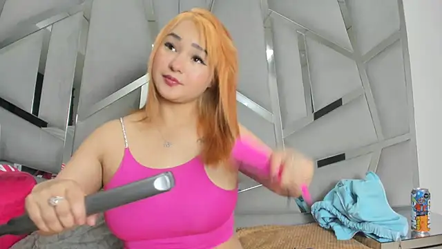 Snapshot of Catherinee69_x chatting on 12-02-25, 03:34 Catherinee69 x online show from 12-02-25, 03:34