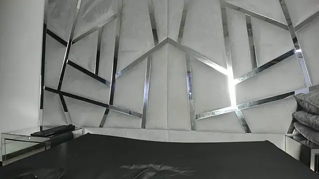 Snapshot of Catherinee69_x chatting on 12-23-25, 02:42 Catherinee69 x online show from 12-23-25, 02:42