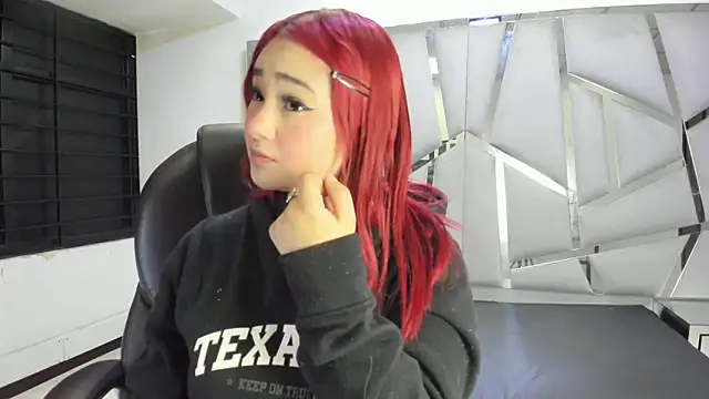 Snapshot of Catherinee69_x chatting on 01-06-26, 03:54 Catherinee69 x online show from 01-06-26, 03:54