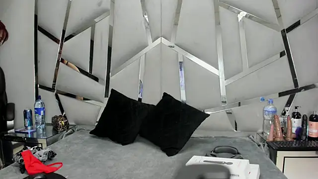 Snapshot of Catherinee69_x chatting on 01-10-26, 03:52 Catherinee69 x online show from 01-10-26, 03:52