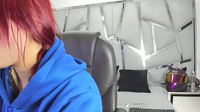 Snapshot of Catherinee69_x chatting on 01-12-26, 04:07 Catherinee69 x online show from 01-12-26, 04:07