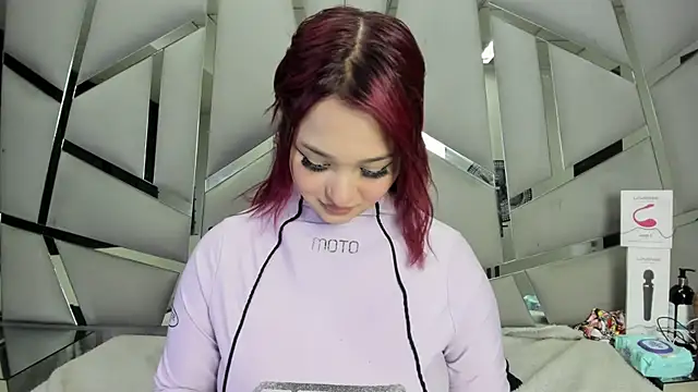 Snapshot of Catherinee69_x chatting on 02-15-26, 04:09 Catherinee69 x online show from 02-15-26, 04:09