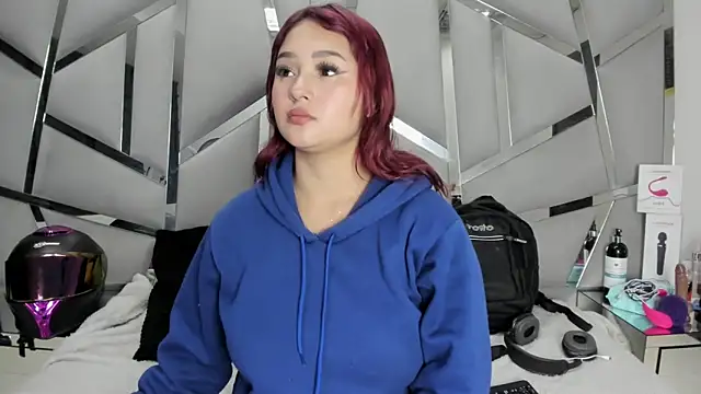 Snapshot of Catherinee69_x chatting on 03-07-26, 03:36 Catherinee69 x online show from 03-07-26, 03:36