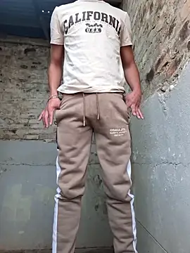 Snapshot of KnG4367 chatting on 11-04-25, 04:06 KnG4367 online show from 11-04-25, 04:06