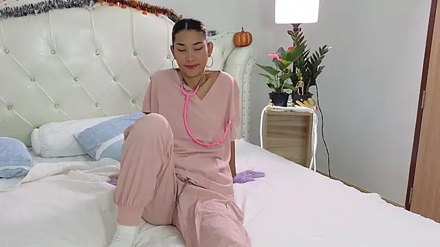 iwantbee online show from 10-31-25, 02:01