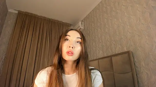 Snapshot of heyheyneko chatting on 02-19-26, 01:45 heyheyneko online show from 02-19-26, 01:45