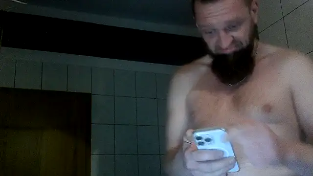 Snapshot of donhulio482 chatting on 10-29-25, 11:39 donhulio482 online show from 10-29-25, 11:39