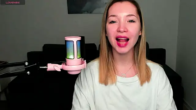 Snapshot of MiaThaine chatting on 12-28-24, 03:26 MiaThaine online show from 12-28-24, 03:26