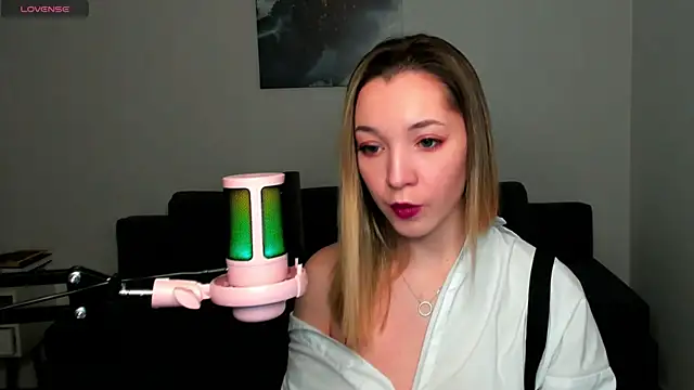 Snapshot of MiaThaine chatting on 12-29-24, 11:08 MiaThaine online show from 12-29-24, 11:08