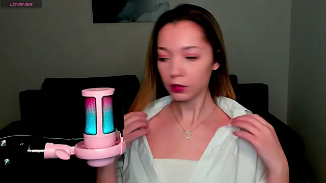 Snapshot of MiaThaine chatting on 01-03-25, 12:54 MiaThaine online show from 01-03-25, 12:54