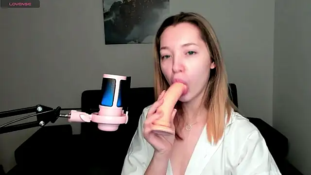 Snapshot of MiaThaine chatting on 01-10-25, 01:10 MiaThaine online show from 01-10-25, 01:10