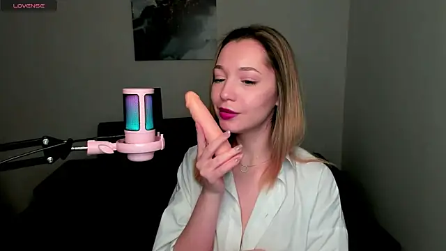 Snapshot of MiaThaine chatting on 01-11-25, 01:06 MiaThaine online show from 01-11-25, 01:06